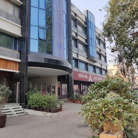 Hotel Crystal Palace Meerut Exterior foto