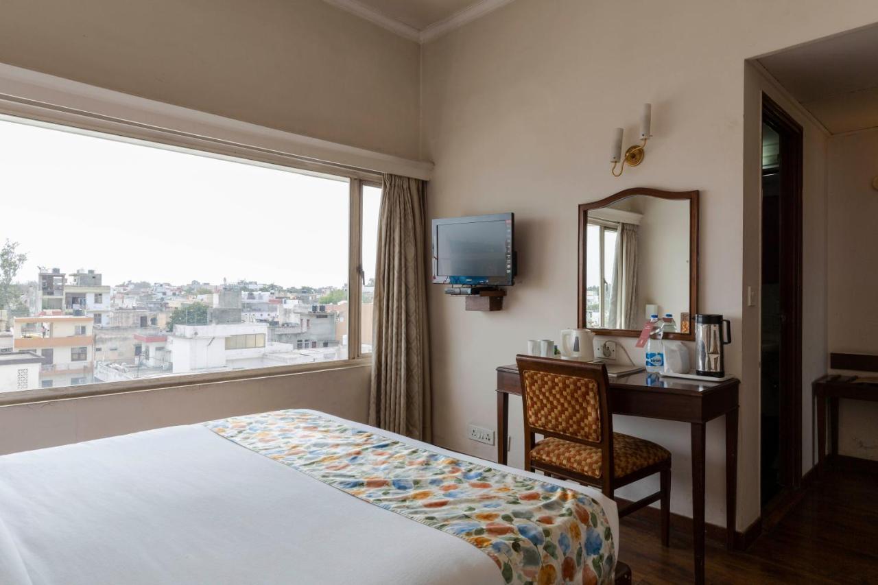 Hotel Crystal Palace Meerut Exterior foto